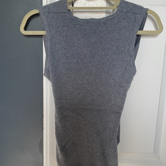 Haute Monde v neck grey ribbed sleeveless top stretchy material sz large - Picture 4 of 5
